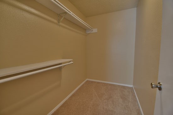 Sommerset Apartments Model closet Shreveport