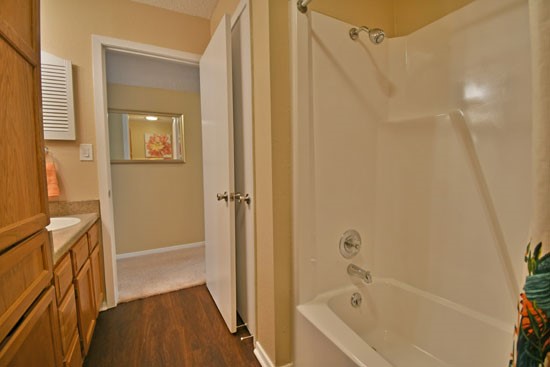 Sommerset Apartments Model shower Shreveport