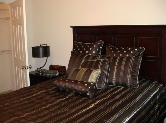 Sprindridge model bed inside apartment with closet