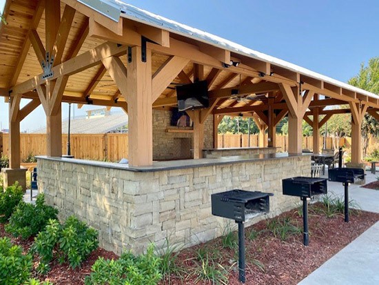 Summit-Apartments-Paviliion_Grills