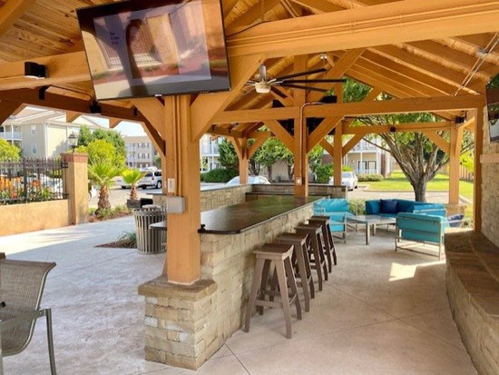 Summit-Shreveport-pool-area-deck