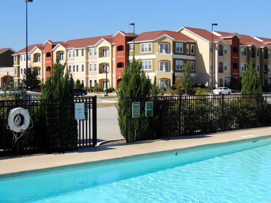 Villaggio Apartments Pool 2