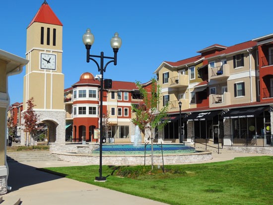 Villaggio Square Apartments Fountain