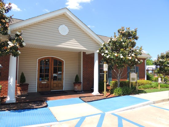 Bossier Apartments Landing_Willow_Bayou_Apartments-Clubhouse-front-3412-550w