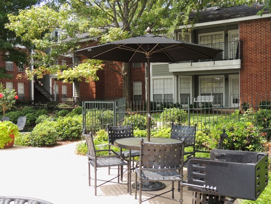 Willows at Wright Island Apartments Picnic