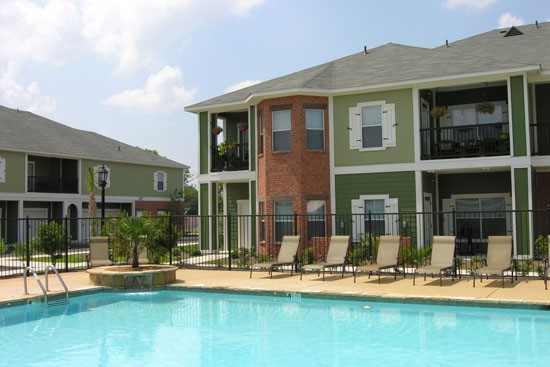 Reflections of Island Park Apartments Pool