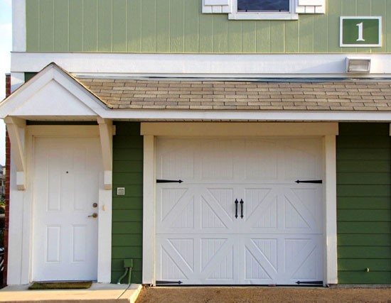 Reflections of Island Park Apartment Garage