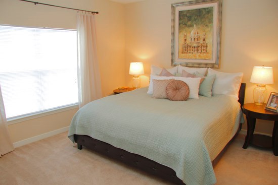 Reflections of Island Park Apartments Bedroom