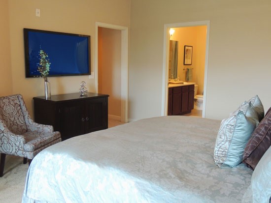 Reflections of Island Park Apartments Bedroom